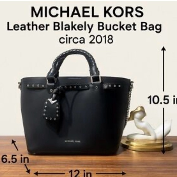 Michael Kors leather Blakey bucket Tote - Picture 2 of 7